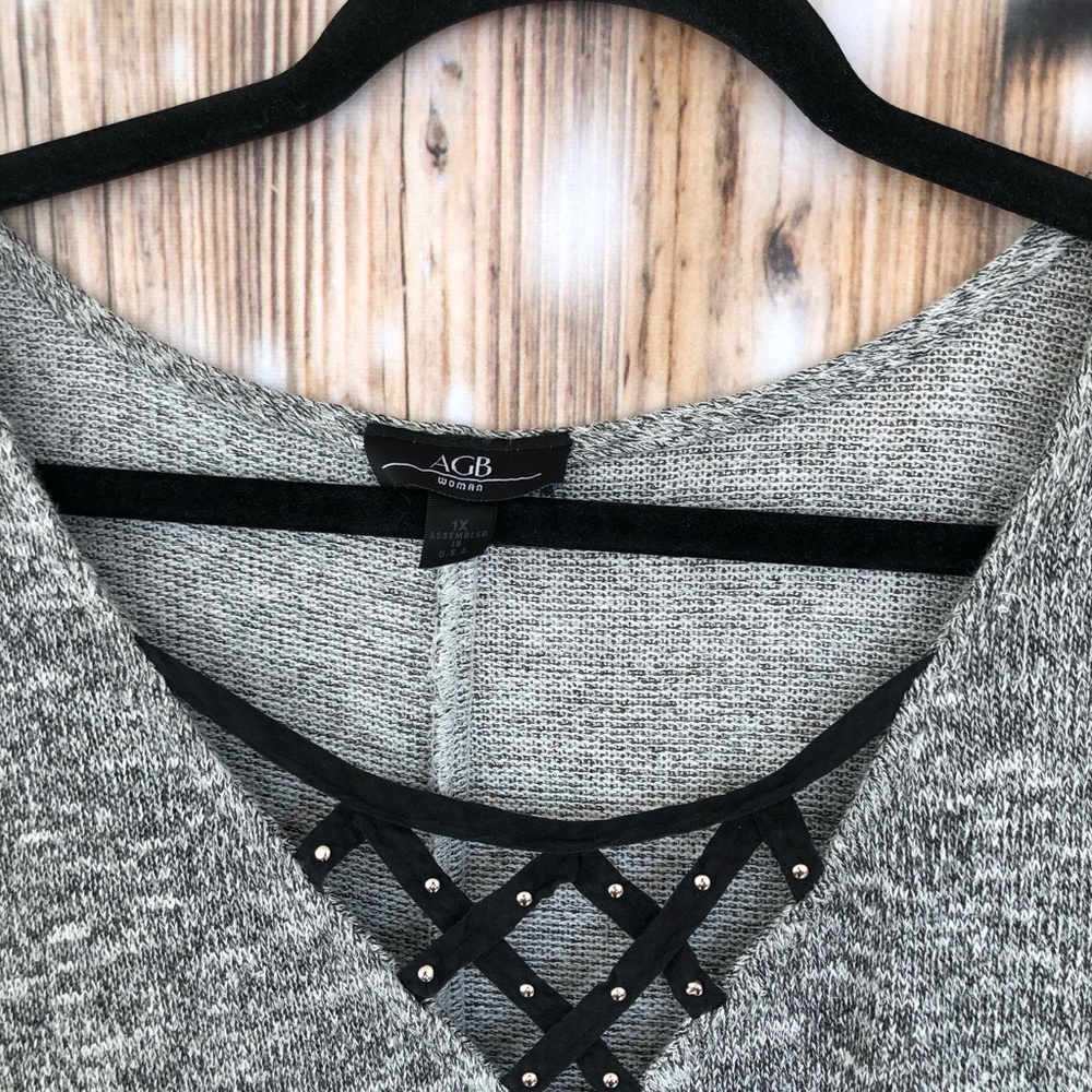 AGB Women V-Neck Blouse Top Black Lace Studded Detail Plus Size Gray 1X - Picture 2 of 5